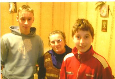 Matejs storebror Andrej, Barbara och Matej.